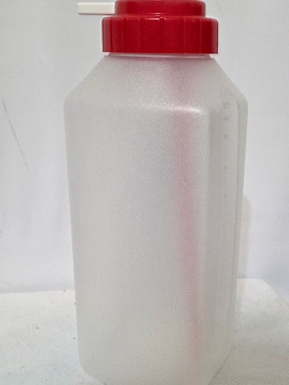 Vintage Rubbermaid 1 Quart Water Bottle #2467 Red Lid with Straw